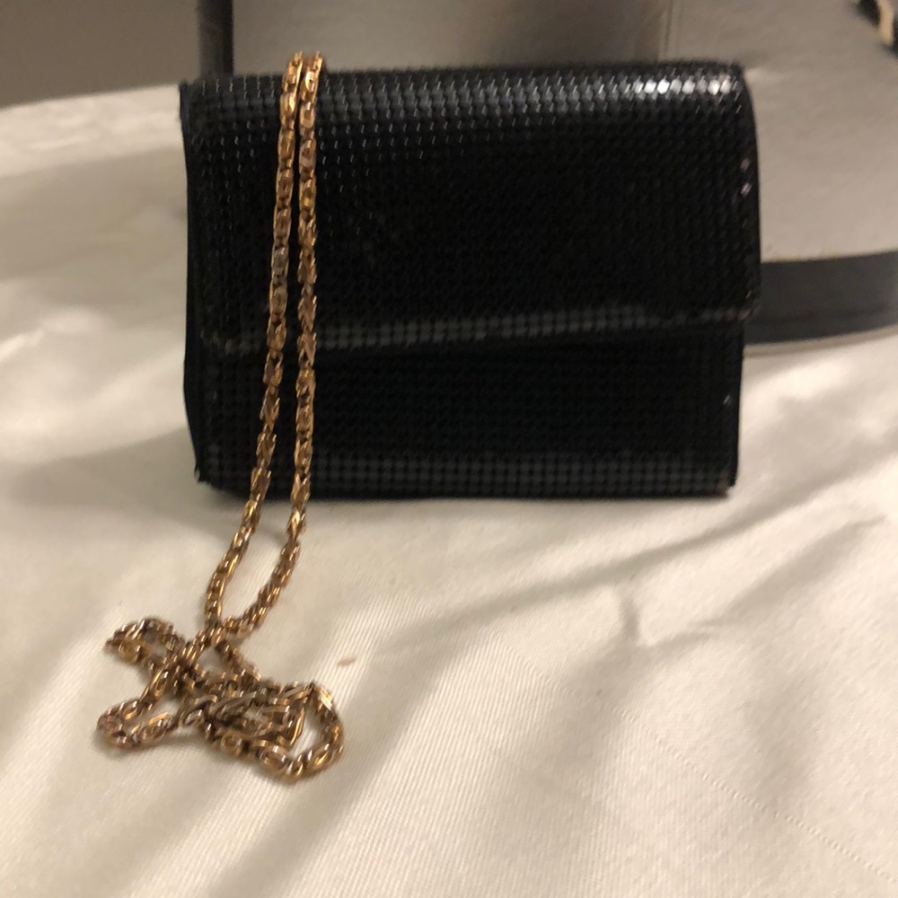 Darling little beeded bag! Perfect for that holiday work party🎄